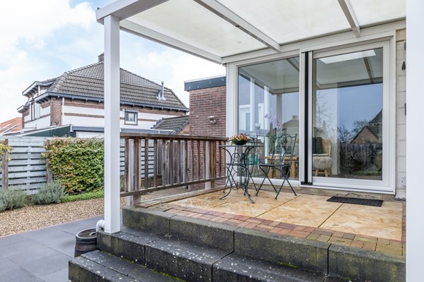 Foto - Te koop: Instapklare, monumentale woning met ruime woonkamer, tuinkamer en echte Amerikaanse veranda op een ruim perceel in Landgraaf.